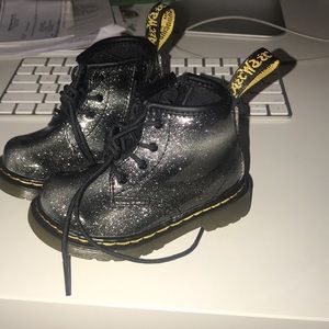 Dr martens toddler boots